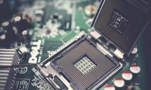 Tekort aan computerchips duurt nog een jaar