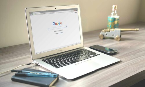 Onderwijs zou moeten stoppen met Google